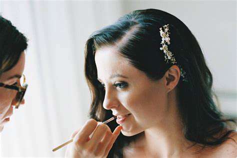 AccessorizingforFestiveFlair:TheFinishingTouches