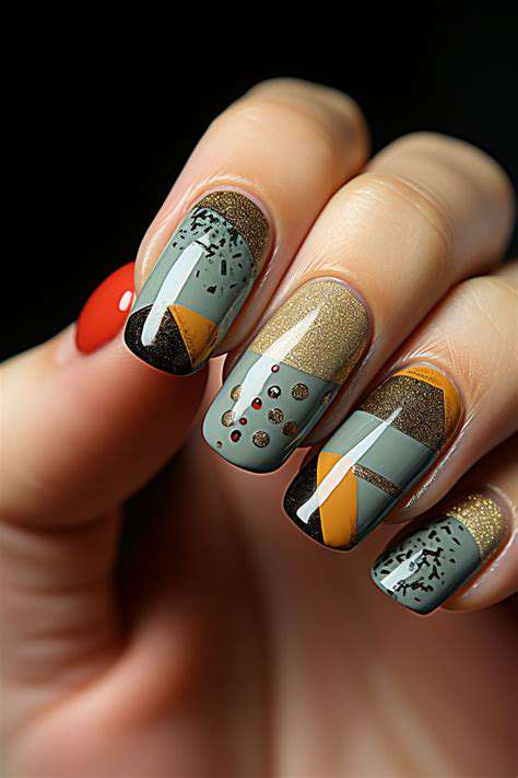 GeometricNailArtforShortNails:BoldandChic