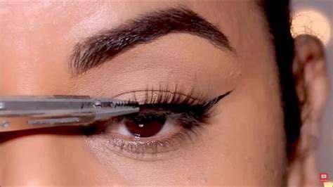 How to Do a Halo Eyeshadow Look